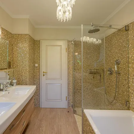 Villa Luxus *